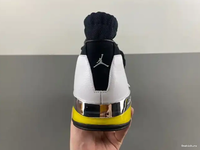 One Kick Low Jordan Air FJ0395-100 Lightning 17 0626